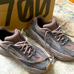 Yeezy Boost 700 in great condition size 7 men